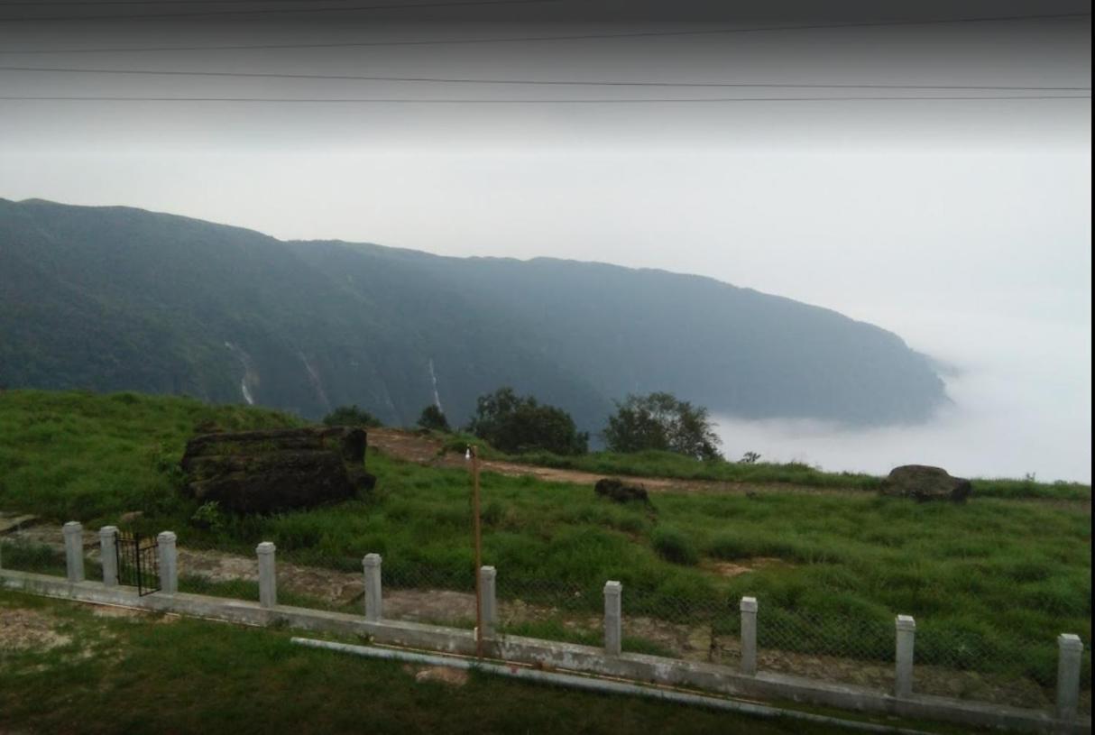 Breiancy Holiday Inn Cherrapunji Exterior foto